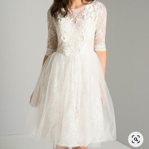 Chi Chi London Livy White lace Dress Sz 6 NWT.